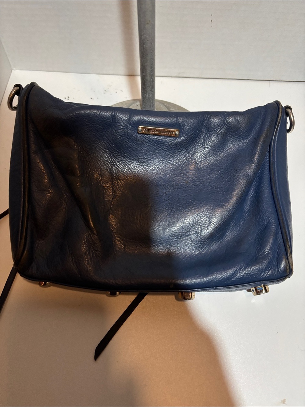 PROJECT BAG VISIBLE WEAR NO STRAP.
Rebecca Minkoff Navy Leather Crossbody Bag